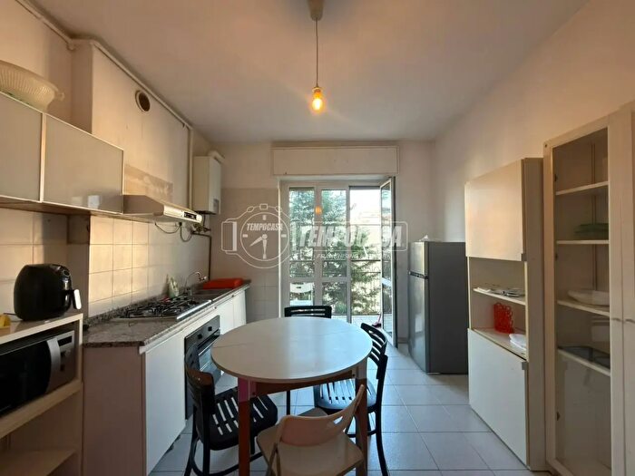 Appartamento trilocale in affitto in Via Antonio Carnevali, Milano