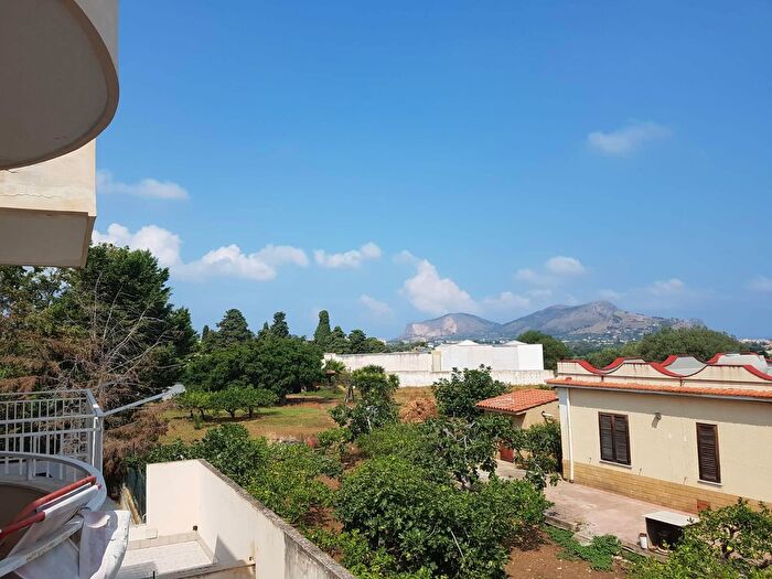 Appartamento quadrilocale in vendita in Via Andrea Raia, Casteldaccia