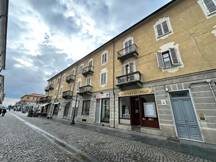 Appartamento trilocale in vendita in Via Andrea Mensa, Venaria Reale