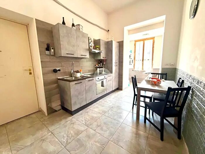 Appartamento trilocale in vendita in Via Marianella, Napoli