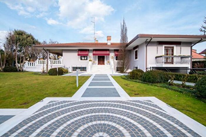 Casa con 6 locali in vendita in Via Flavio Busonera, Abano Terme