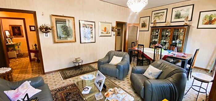 Appartamento con 6 locali in vendita in Via Filisto Siracusa, Siracusa