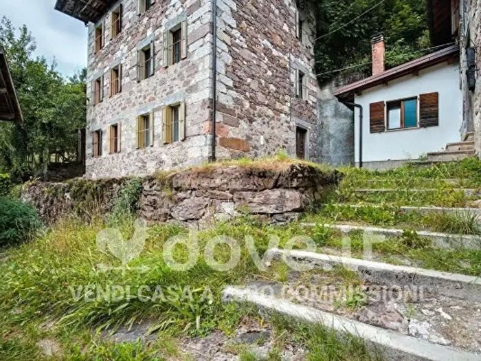 Casa con 5 locali in vendita in Piasent, Agordo