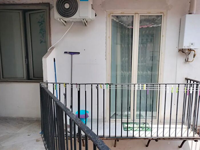Appartamento bilocale in affitto in Via Foria, Napoli