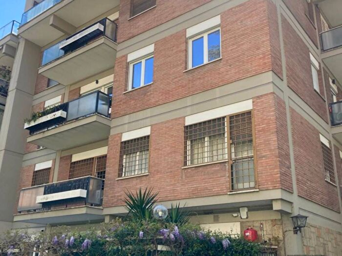 Appartamento trilocale in affitto in Via Tullio Martello, Fleming, Roma