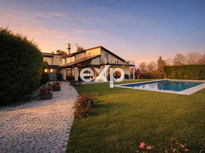 Casa con 13 locali in vendita in Venezia