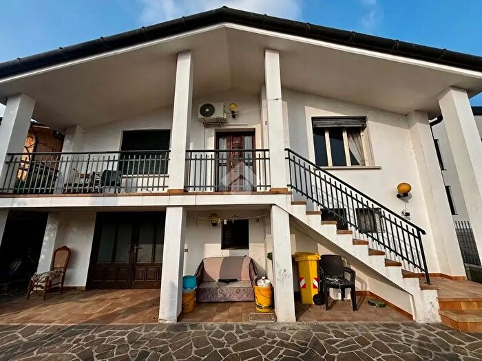 Casa con 5 locali in vendita in Via Sottoriva, Follina