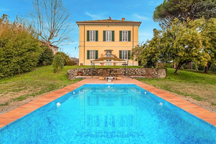 Casa in vendita in Lucca