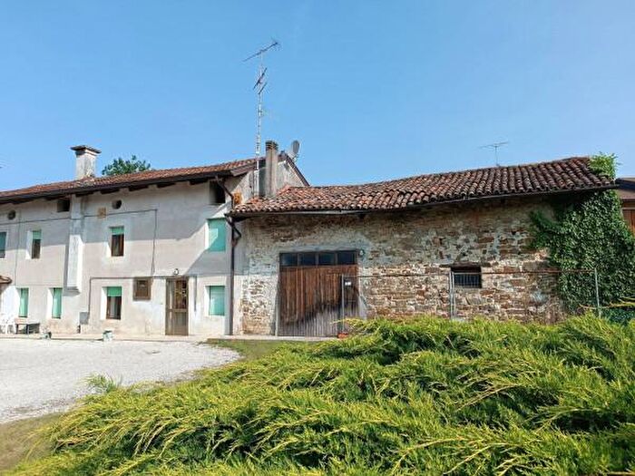 Casa quadrilocale in vendita in Manzano