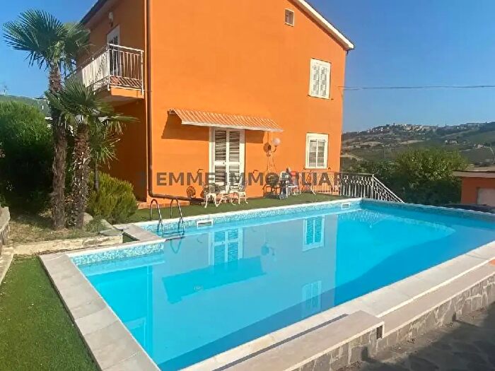 Casa con 8 locali in vendita in Contrada Colle Appeso, Monteprandone