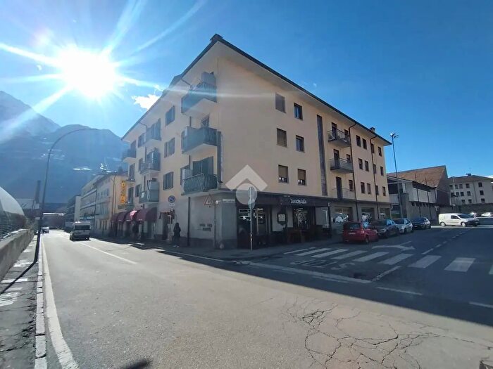 Appartamento trilocale in vendita in Piazza Cavalieri di Vittorio Veneto, Aosta