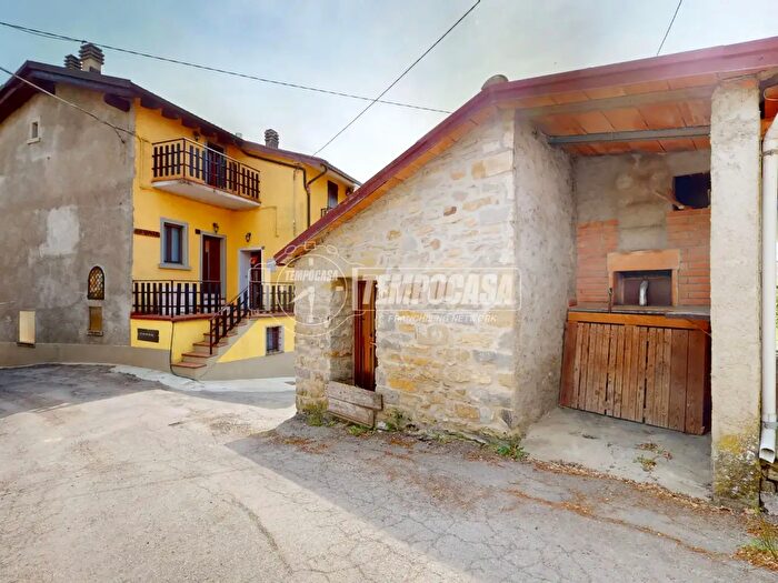 Appartamento in vendita in Loc Cà Salvagni Guzzano, Camugnano