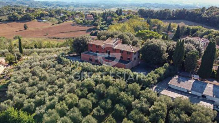 Casa con 6 locali in vendita in Via Toscana, Castiglione Del Lago