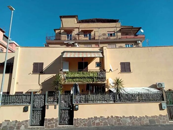 Appartamento monolocale in affitto in Via Jacopo Torriti, Roma