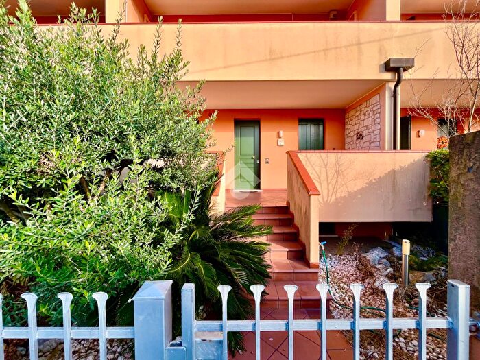 Casa con 5 locali in vendita in Via Isonzo, Ponte San Nicolo