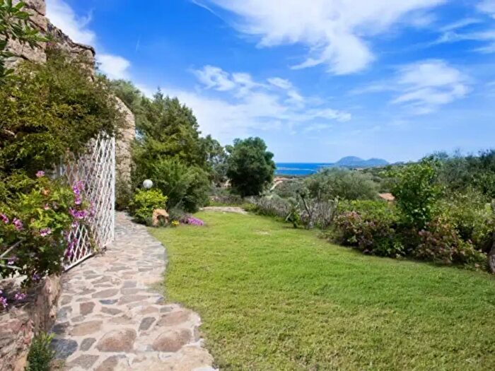 Casa con 6 locali in vendita in Località Milmegghio, Olbia