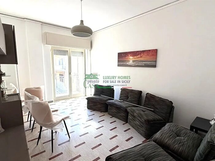 Appartamento trilocale in affitto in Via Archimede, Ragusa