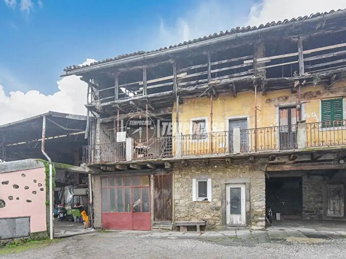 Casa con 8 locali in vendita in Via Monte Nero, Castelmarte