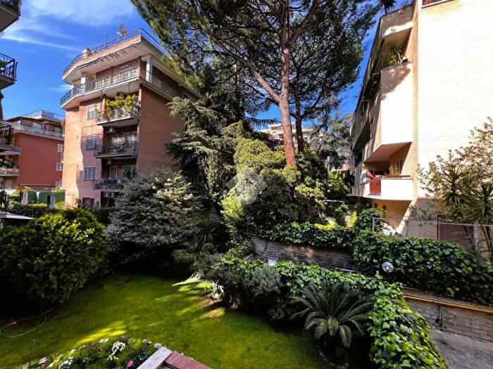 Appartamento quadrilocale in vendita in Roma