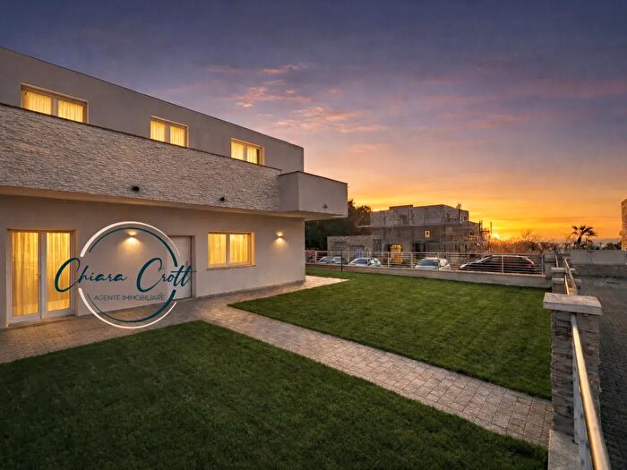 Casa con 6 locali in vendita in Livorno