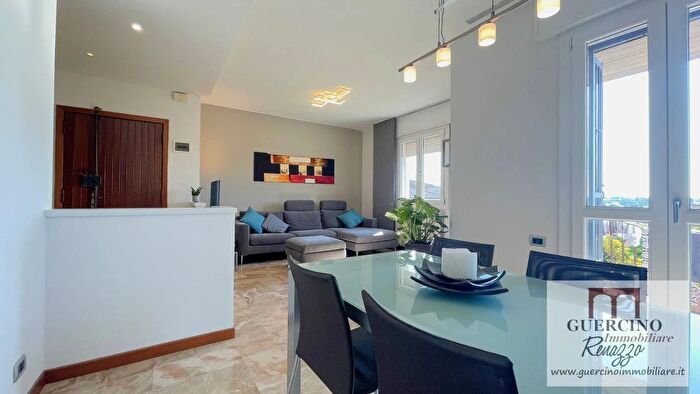 Appartamento con 5 locali in vendita in Via di Renazzo Cento, Cento