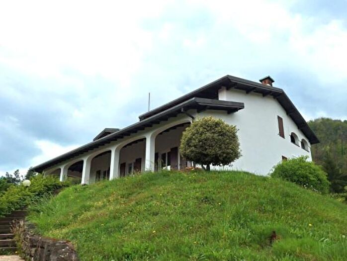 Casa con 6 locali in vendita in Via Dottor Libero Signorelli, Grumello Del Monte