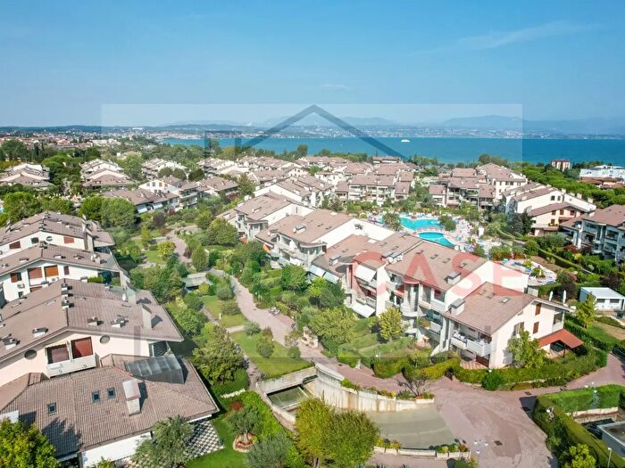 Appartamento trilocale in vendita in Via Giulio Cesare, Desenzano Del Garda