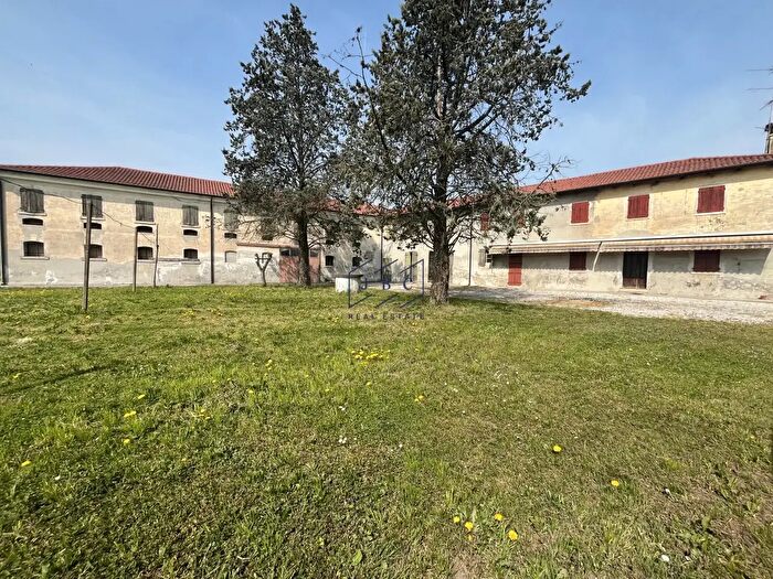 Casa quadrilocale in vendita in Via Giuseppe Mazzini, Gorgo Al Monticano