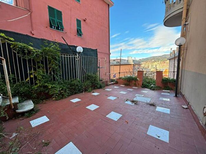 Appartamento trilocale in vendita in Via Antonio SantElia, Genova