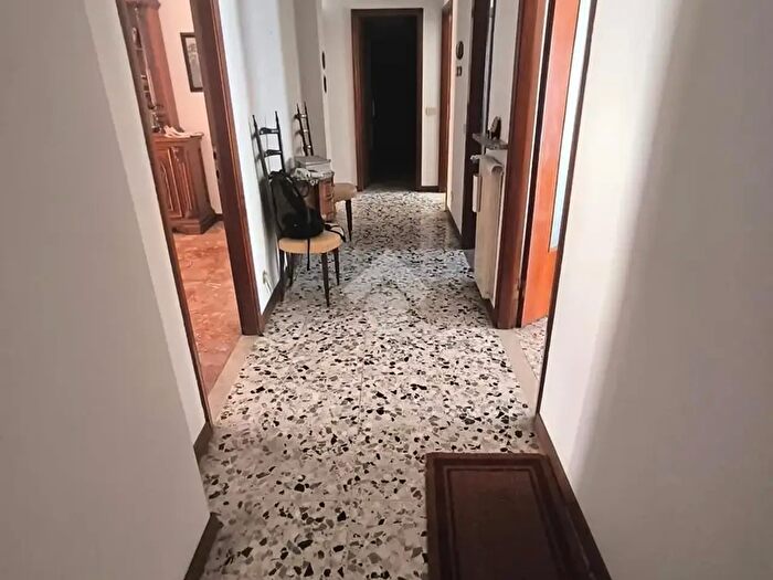 Appartamento quadrilocale in vendita in Appartamento Viale Dante Alighieri, Piacenza