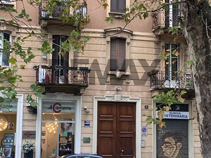 Appartamento trilocale in affitto in Piazza Giuseppe Grandi, Milano