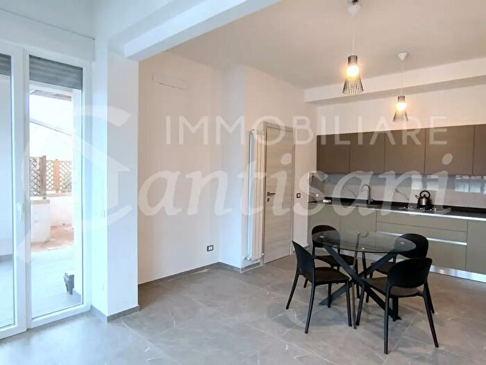 Appartamento bilocale in affitto in Via Reginaldo Giuliani, Firenze