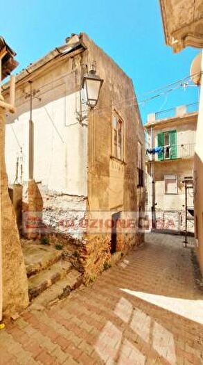 Casa con 6 locali in vendita in Via Lena, Messina