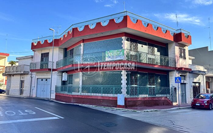 Casa con 9 locali in vendita in Via Federico Epifania, Capurso