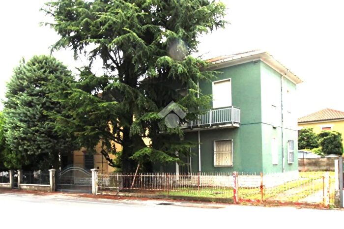 Casa quadrilocale in vendita in Via Cervese, Cesena