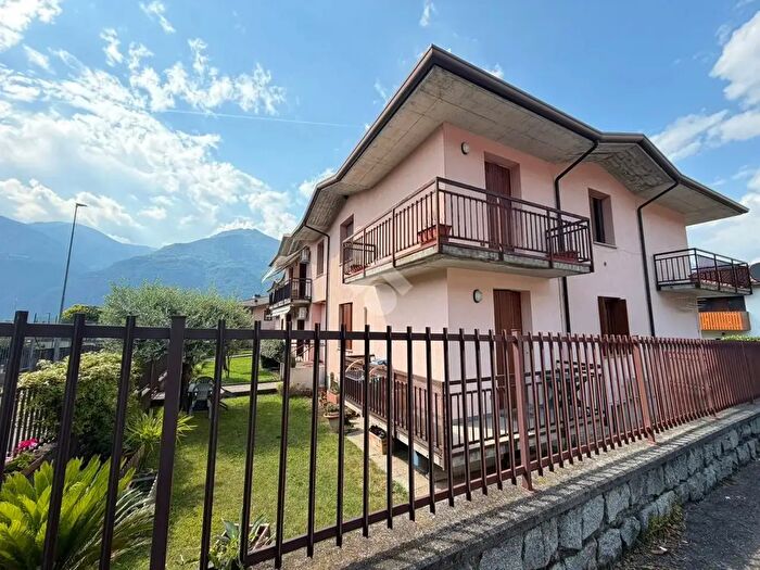 Appartamento trilocale in vendita in Via Gianico, Artogne
