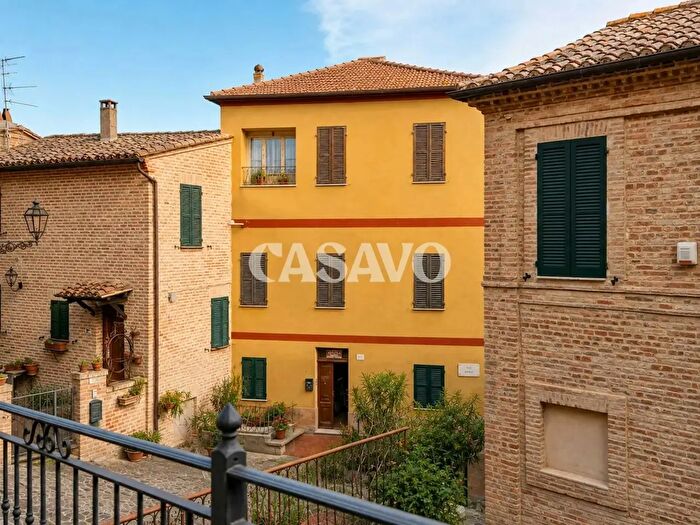 Casa con 7 locali in vendita in Via degli Orti, Montedinove