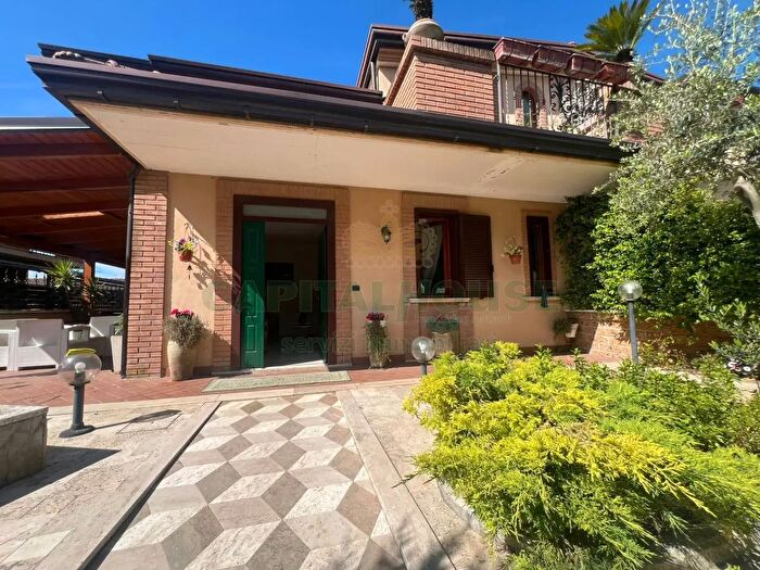Casa con 6 locali in vendita in Via Conserva Carlecchie, Pratola Serra