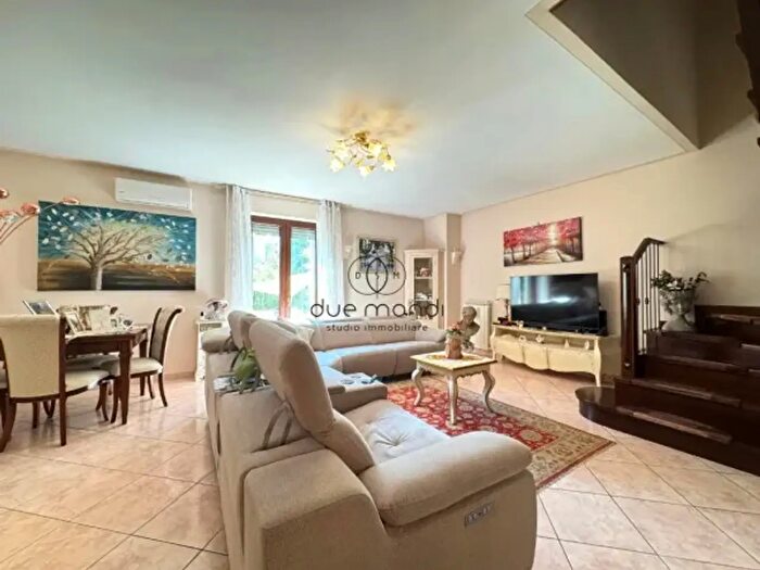 Casa quadrilocale in vendita in Via Don Guerrino Rota, Castel Ritaldi