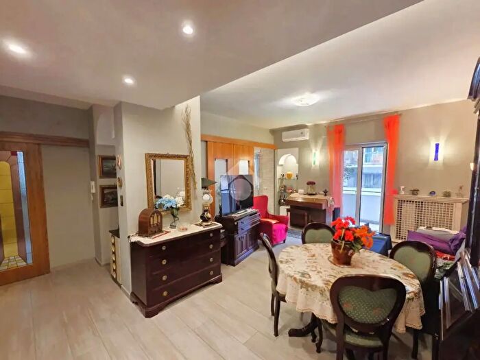 Appartamento trilocale in vendita in Via Gabriele Jannelli Ristrutturato in Parco, Napoli