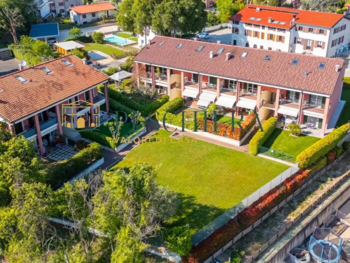 Appartamento trilocale in vendita in Località Pignolini, Peschiera Del Garda