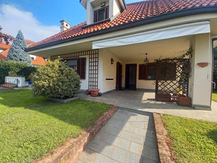 Casa con 6 locali in vendita in Via Alessandro Manzoni, Caselle Torinese