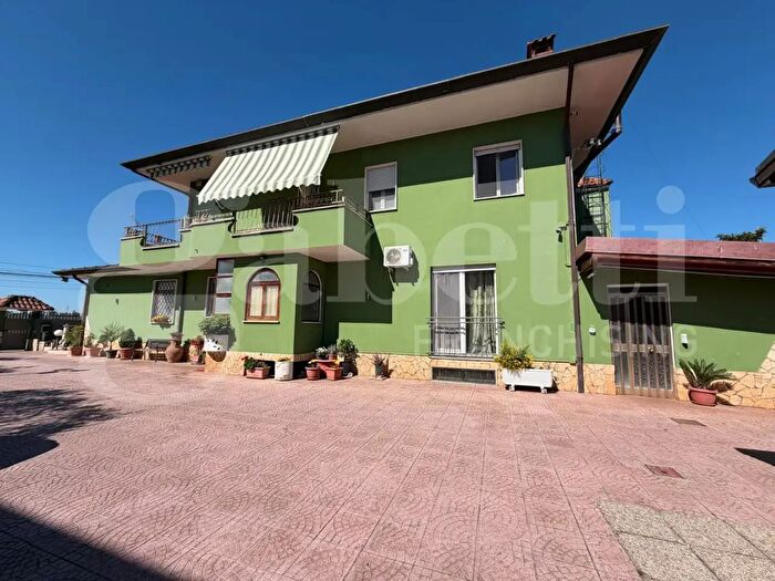 Casa con 5 locali in vendita in Strada della Cava, Latina