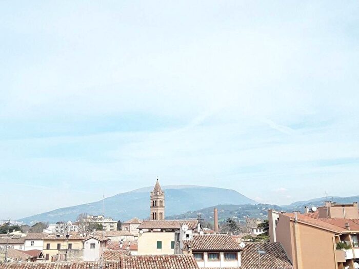 Appartamento con 5 locali in affitto in Via dellOratorio, Centro Storico, Foligno