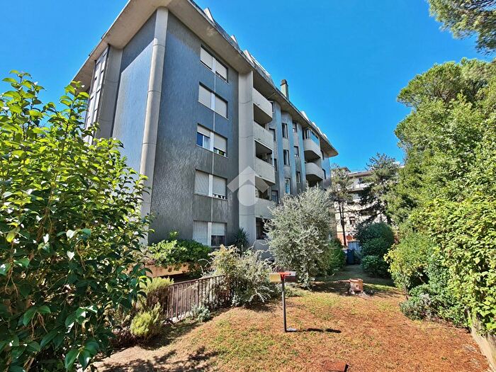 Appartamento con 6 locali in vendita in Via Piero della Francesca, Prato