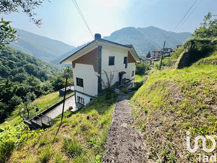 Casa con 13 locali in vendita in Via Neghelli, Bargagli