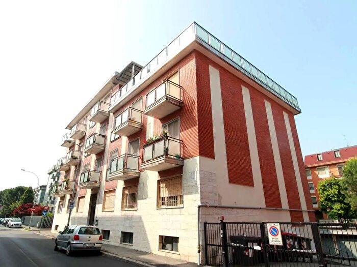 Appartamento quadrilocale in vendita in Via Ravenna, Novara