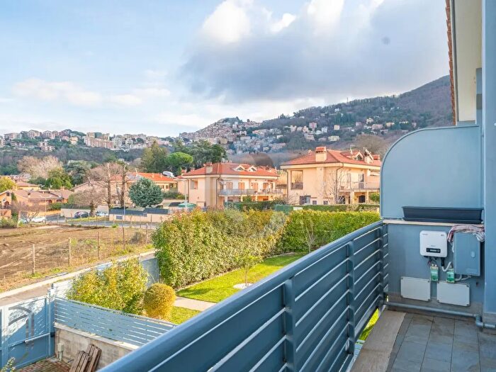 Appartamento trilocale in vendita in Via Vicinale della Macchia, Rocca Di Papa