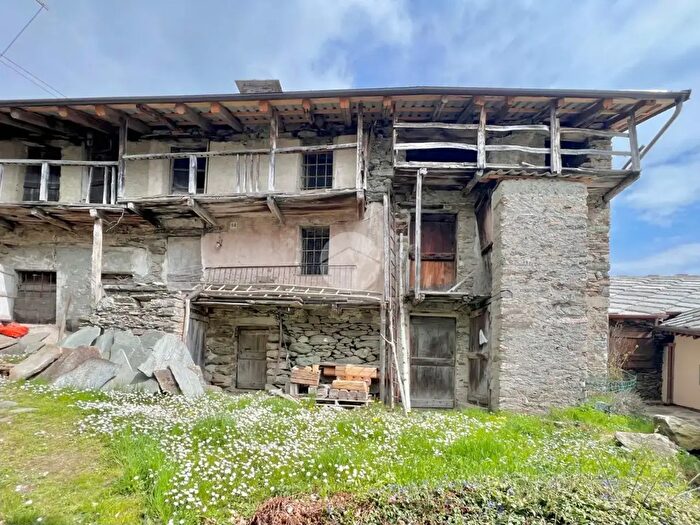 Casa con 10 locali in vendita in Frazione Polpresa Superiore, Viu'