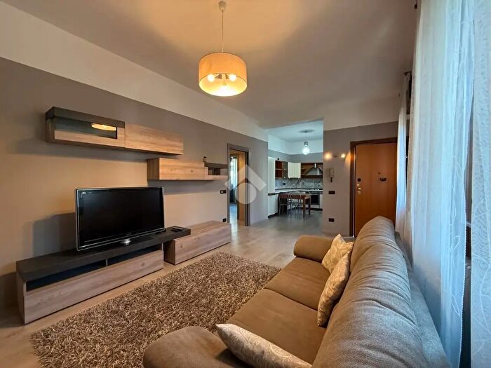 Casa trilocale in affitto in Via Ermete Zacconi, Milano